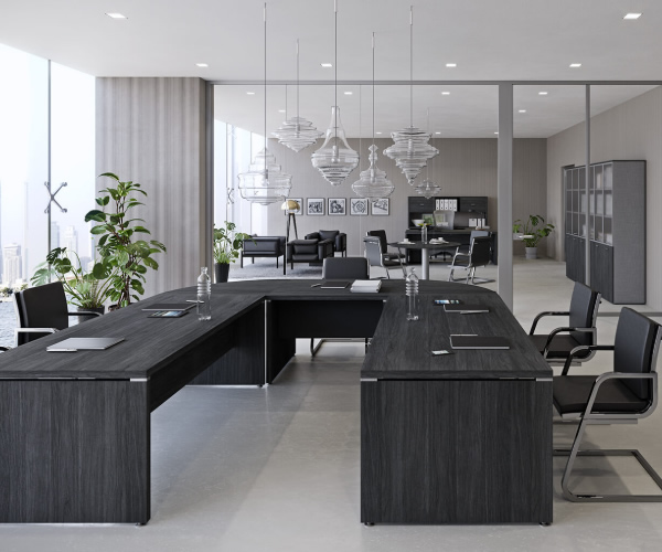 Sala riunioni arredata con mobili in tonalità nera
